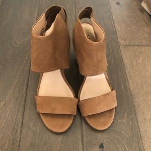 NWOT Vince Camuto ‘keisha’ heels size 8.5